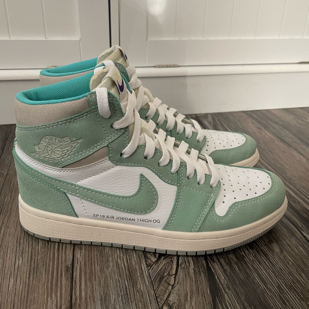 Rare Nike Air Jordan 1 Retro High OG “Turbo Green” Size 7 Men/8.5 Women - Picture 2 of 16